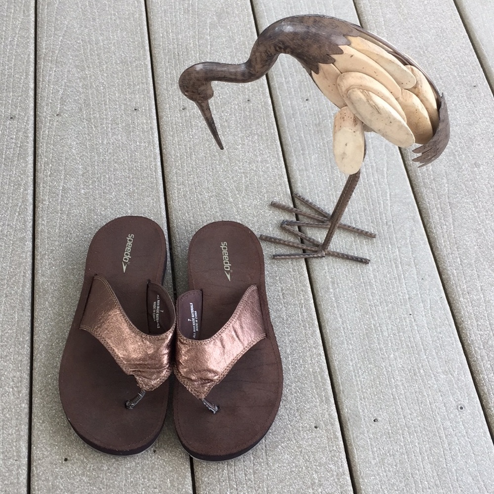Speedo flip flops size 7